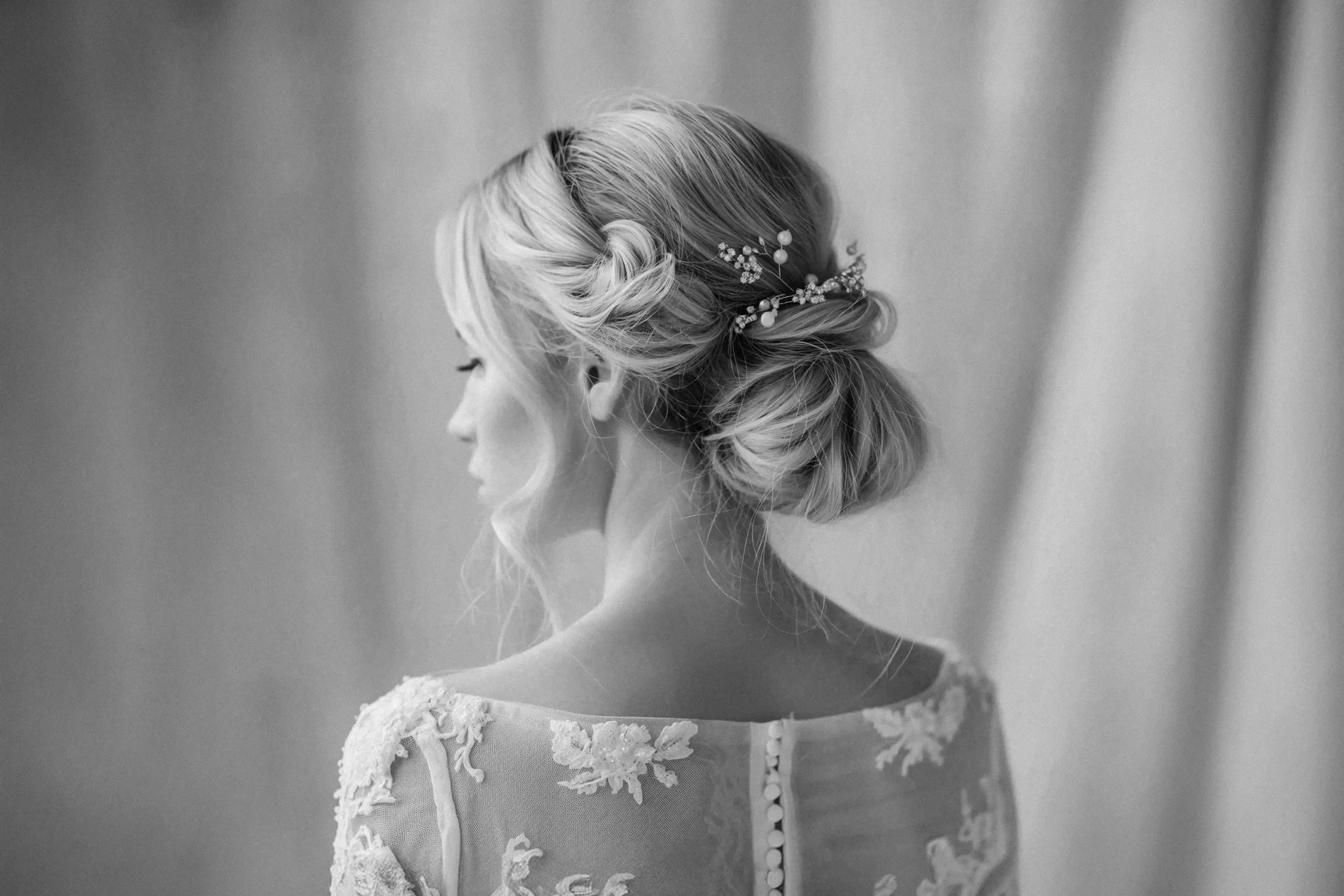 Hochzeitsstyling Braut geflochten Bob von hinten 1